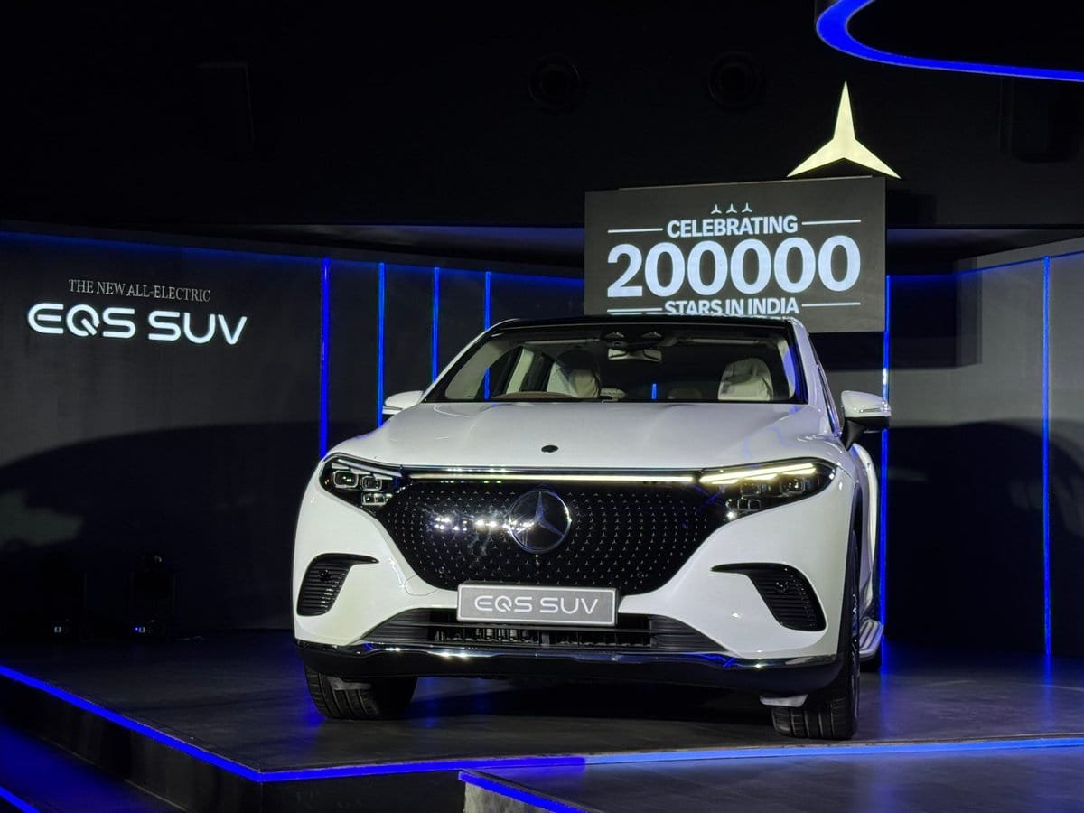 The New Mercedes Benz EQS 450 : A Luxurious 5-Seater SUV with Impressive Range 6 Mercedes Benz EQS 450